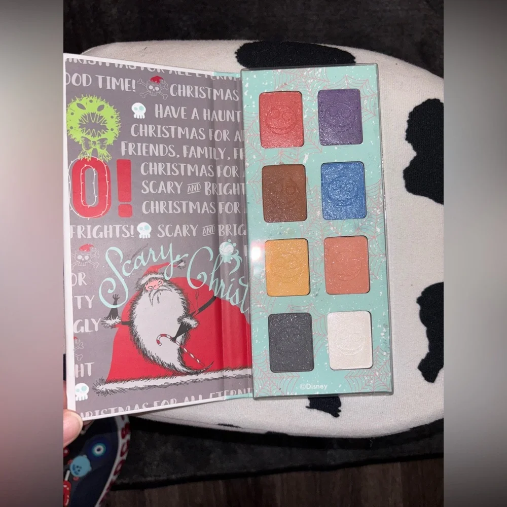 Disney jack ho ho oh no makeup pallet w/4 jack brushes..neutral colors (NWT)